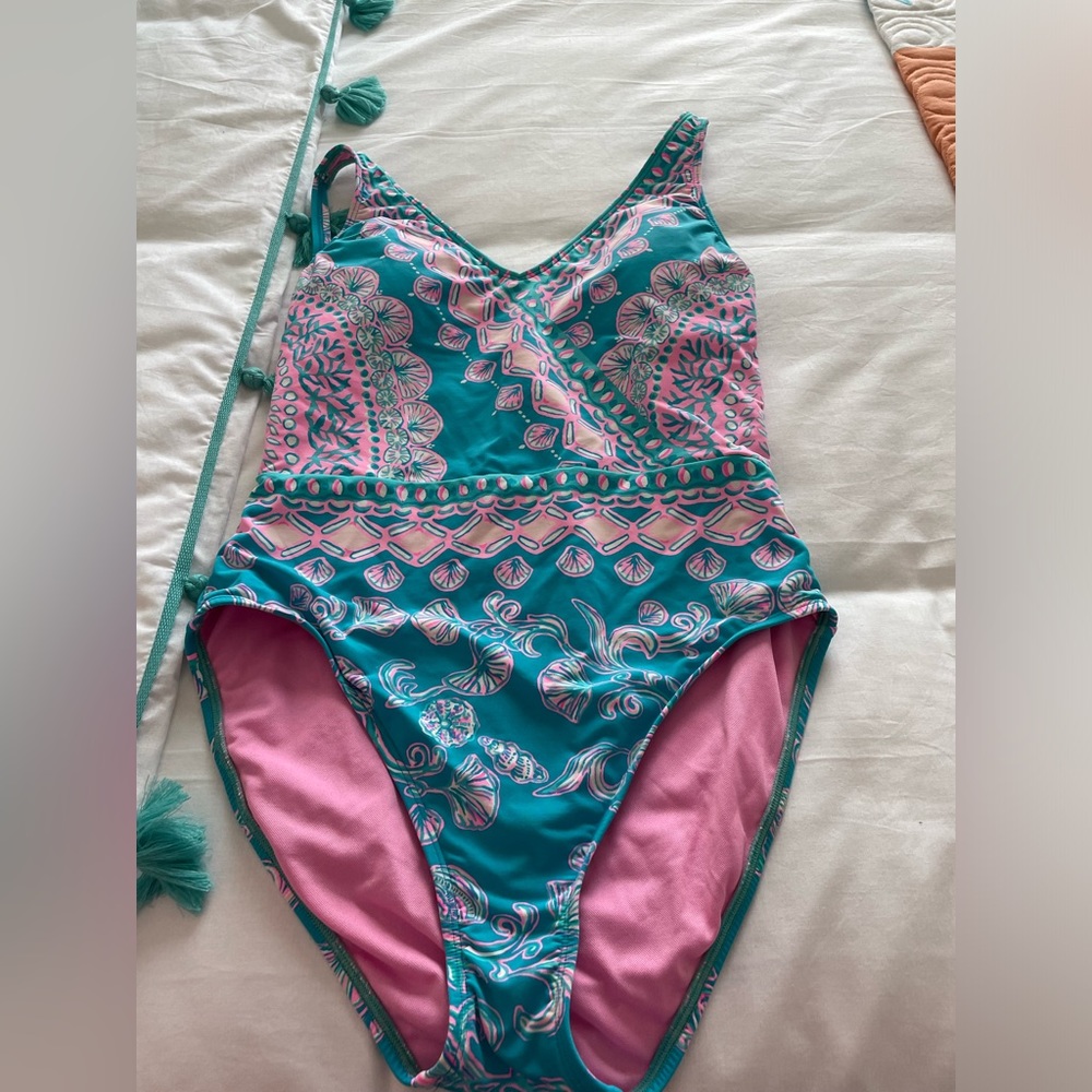 Ladies Lilly Pulitzer one piece swimsuit EUC